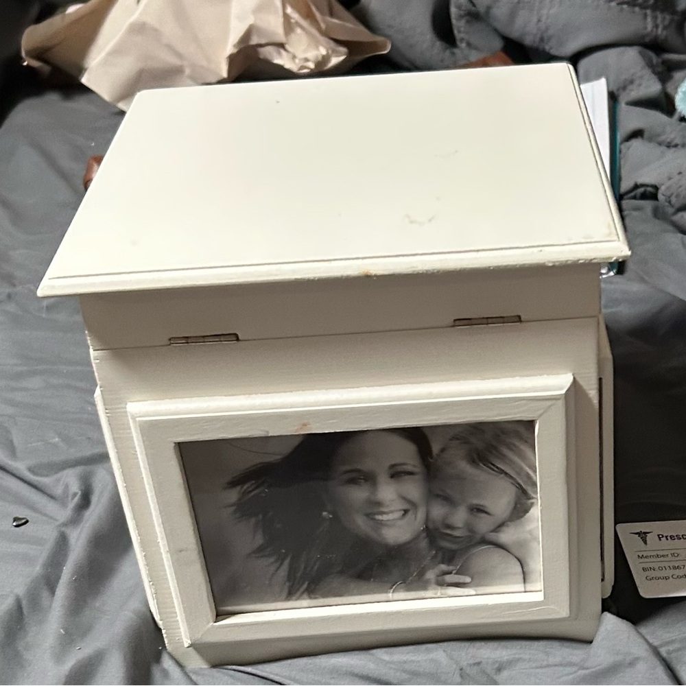 Picture box - Picture 3 of 5